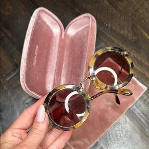 Miu Miu Tortoise Shell Sunglasses with Pink Velvet Case Miu Miu | Accessories | Miu Miu Tortoiseshell Sunglasses  main image 4